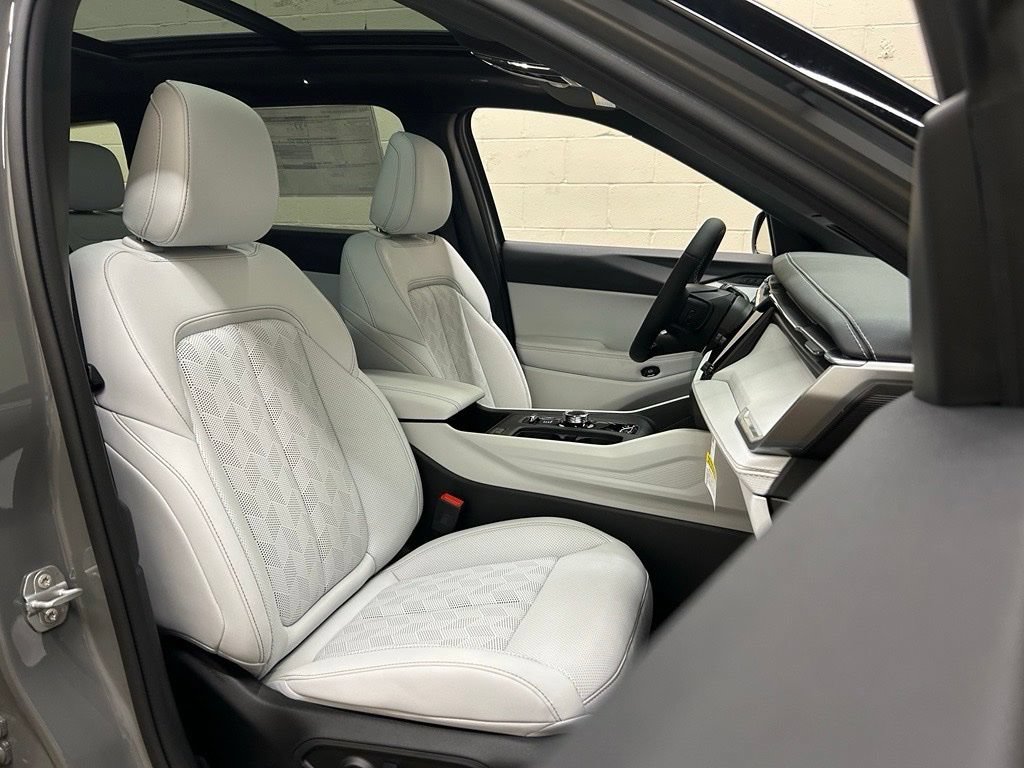 New 2026 Jeep Cherokee Overland w/ Advanced Pro Tech Group AWD/4WD image 10
