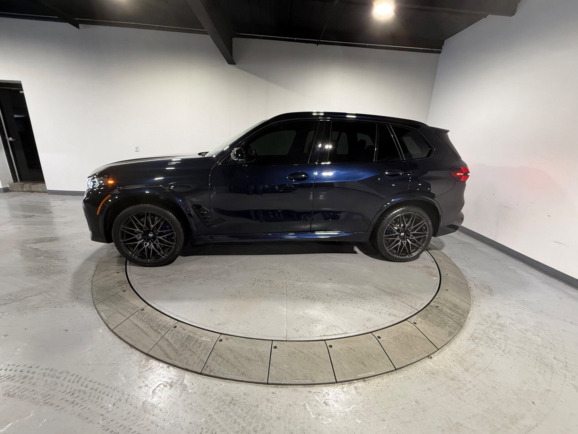 Used 2025 BMW X5 M Competition w/ Executive Package image 14