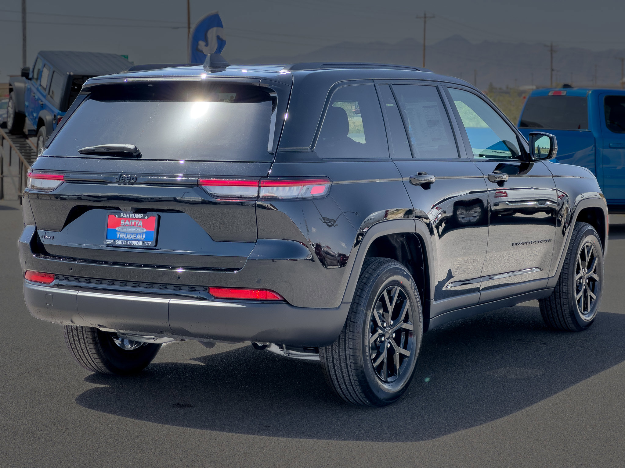 New 2025 Jeep Grand Cherokee Altitude image 5