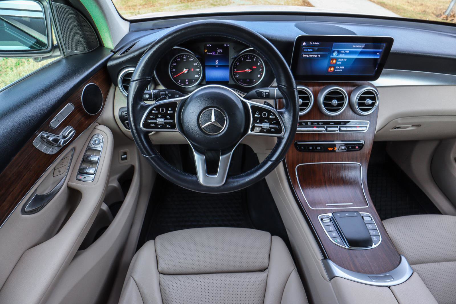 Used 2021 Mercedes-Benz GLC 300 4MATIC image 21