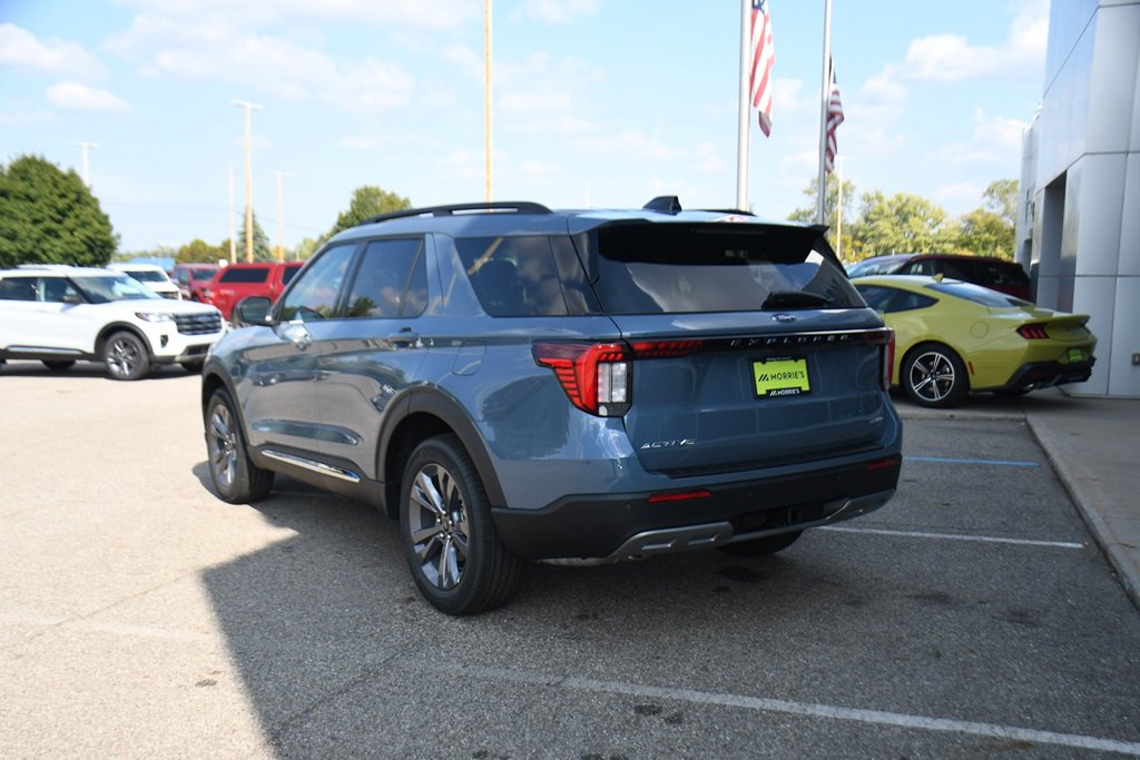 Used 2025 Ford Explorer Active w/ Active Comfort Package image 4