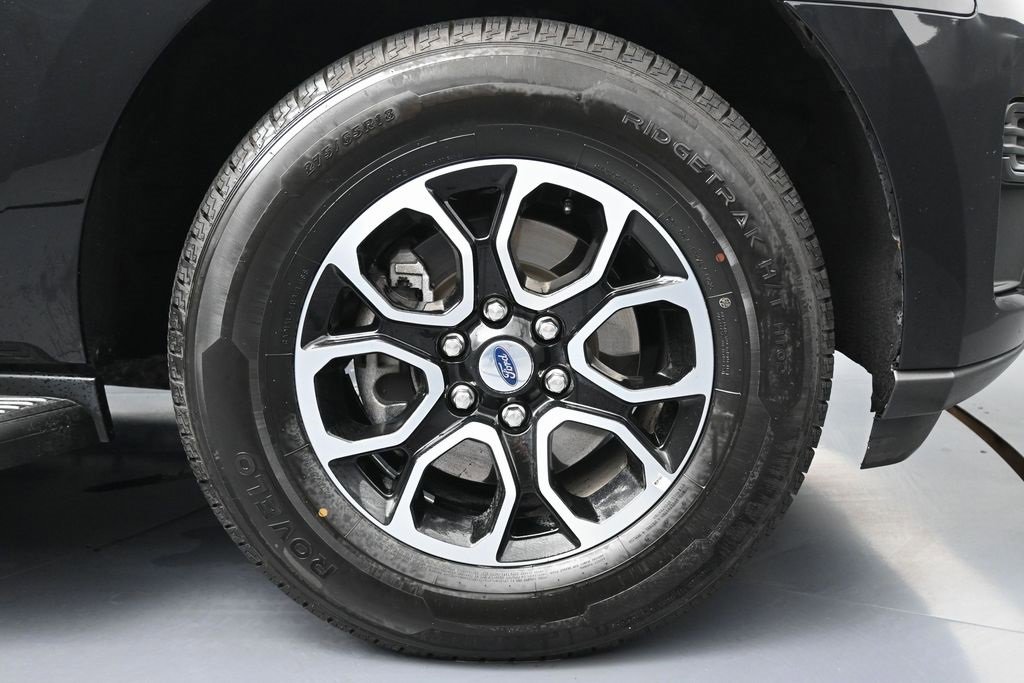 Used 2024 Ford Expedition XLT image 15