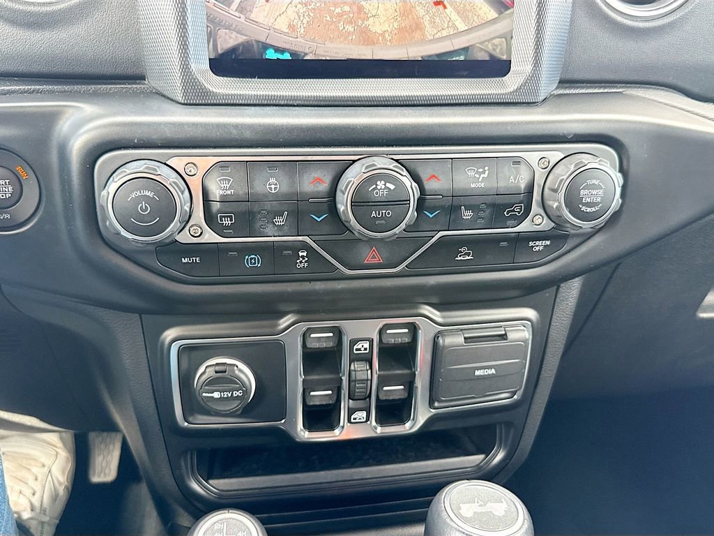 Used 2022 Jeep Wrangler Unlimited Sahara w/ Cold Weather Group image 17