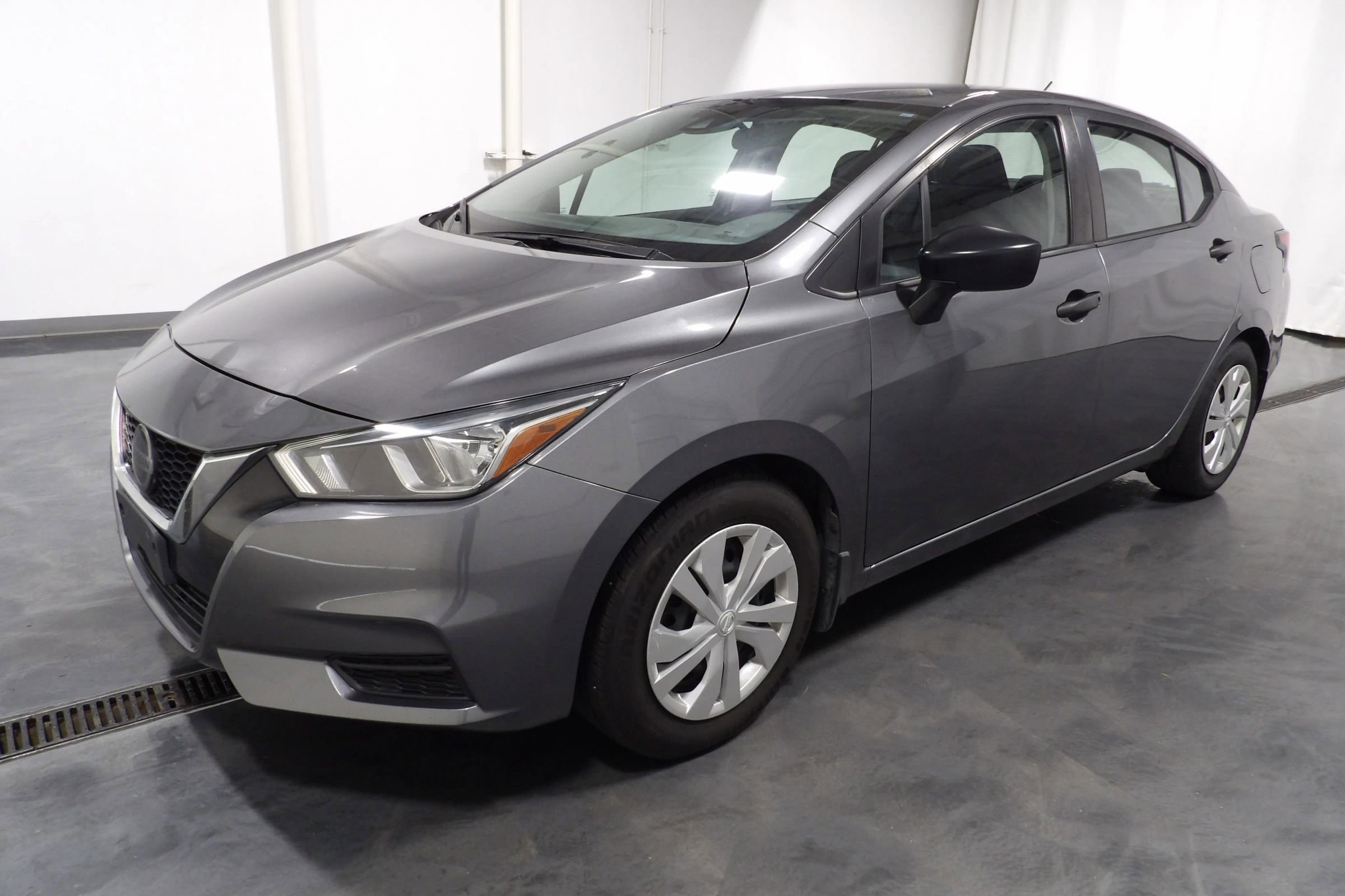 Used 2020 Nissan Versa S image 3