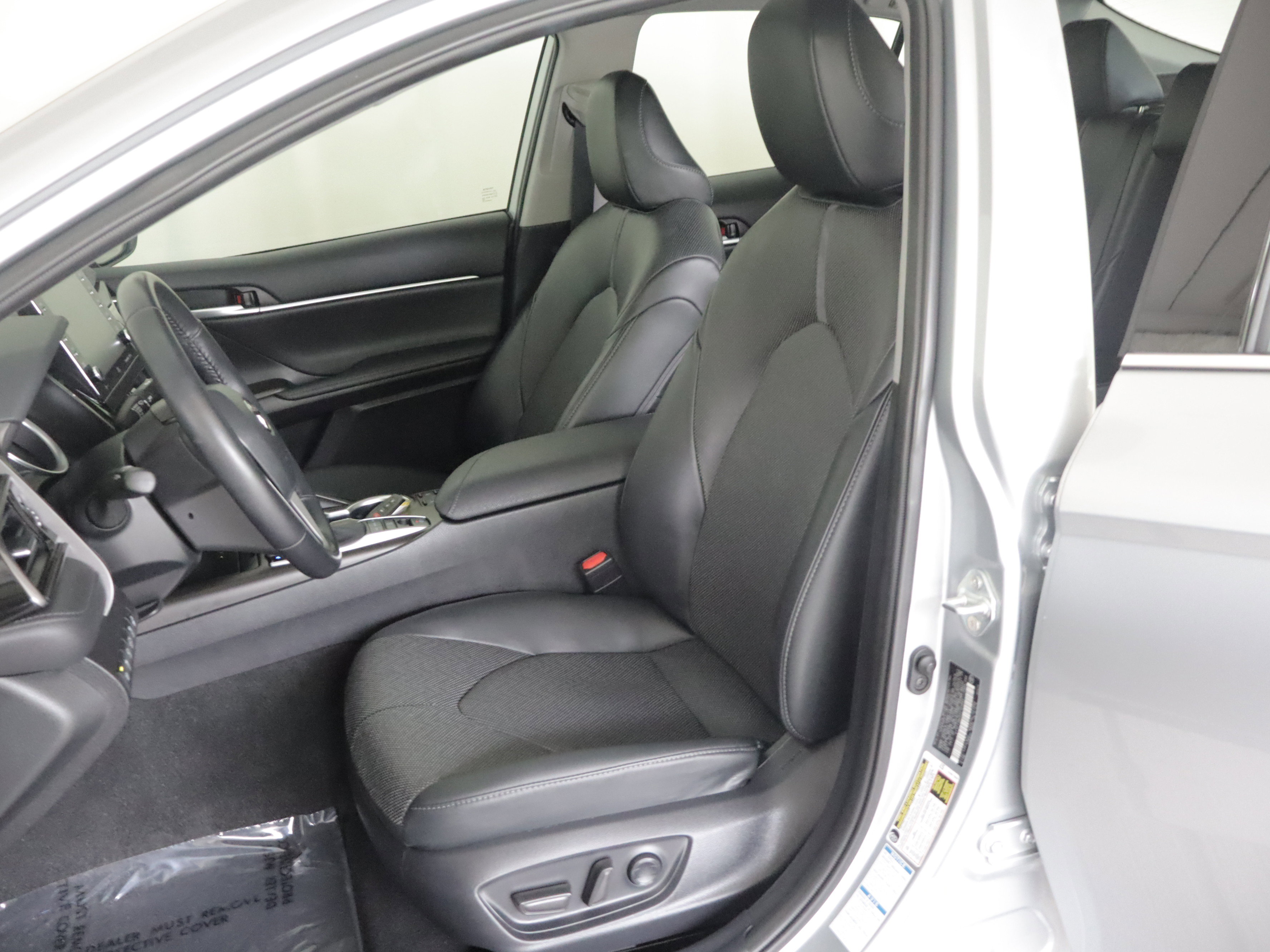 Used 2023 Toyota Camry XLE w/ Navigation Package AWD/4WD image 9