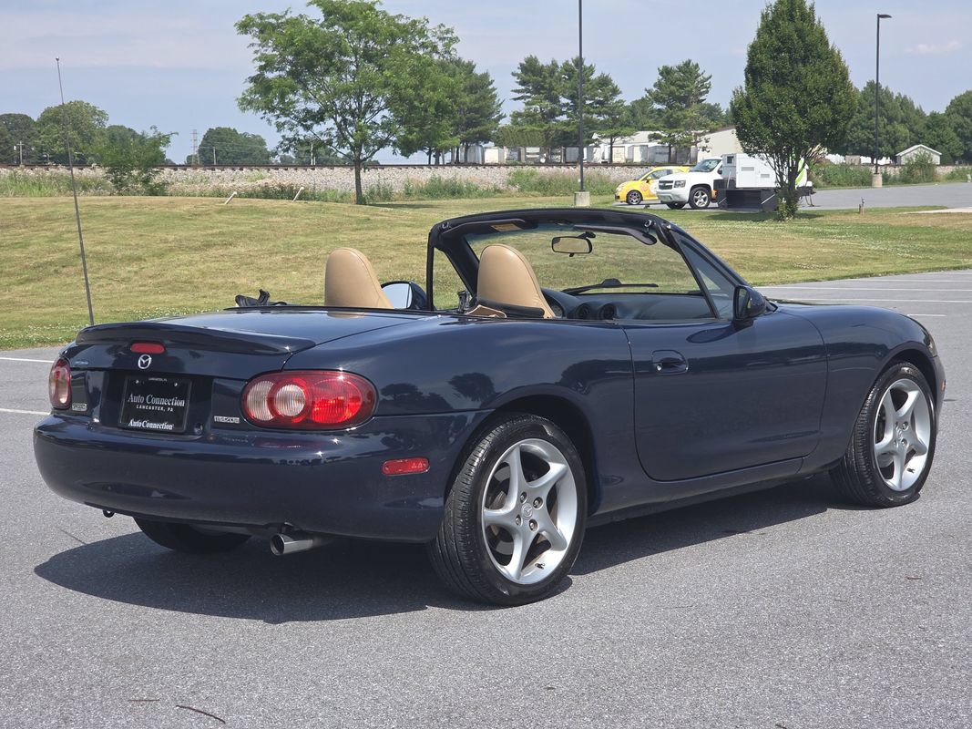 Used 2001 MAZDA MX-5 Miata RWD image 8