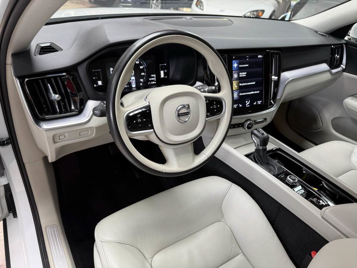 Used 2019 Volvo S60 T5 Momentum w/ Premium Package FWD image 9