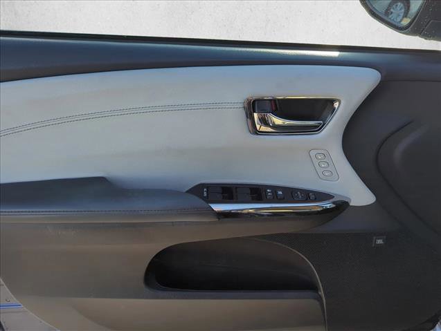 Used 2016 Toyota Avalon Limited image 10