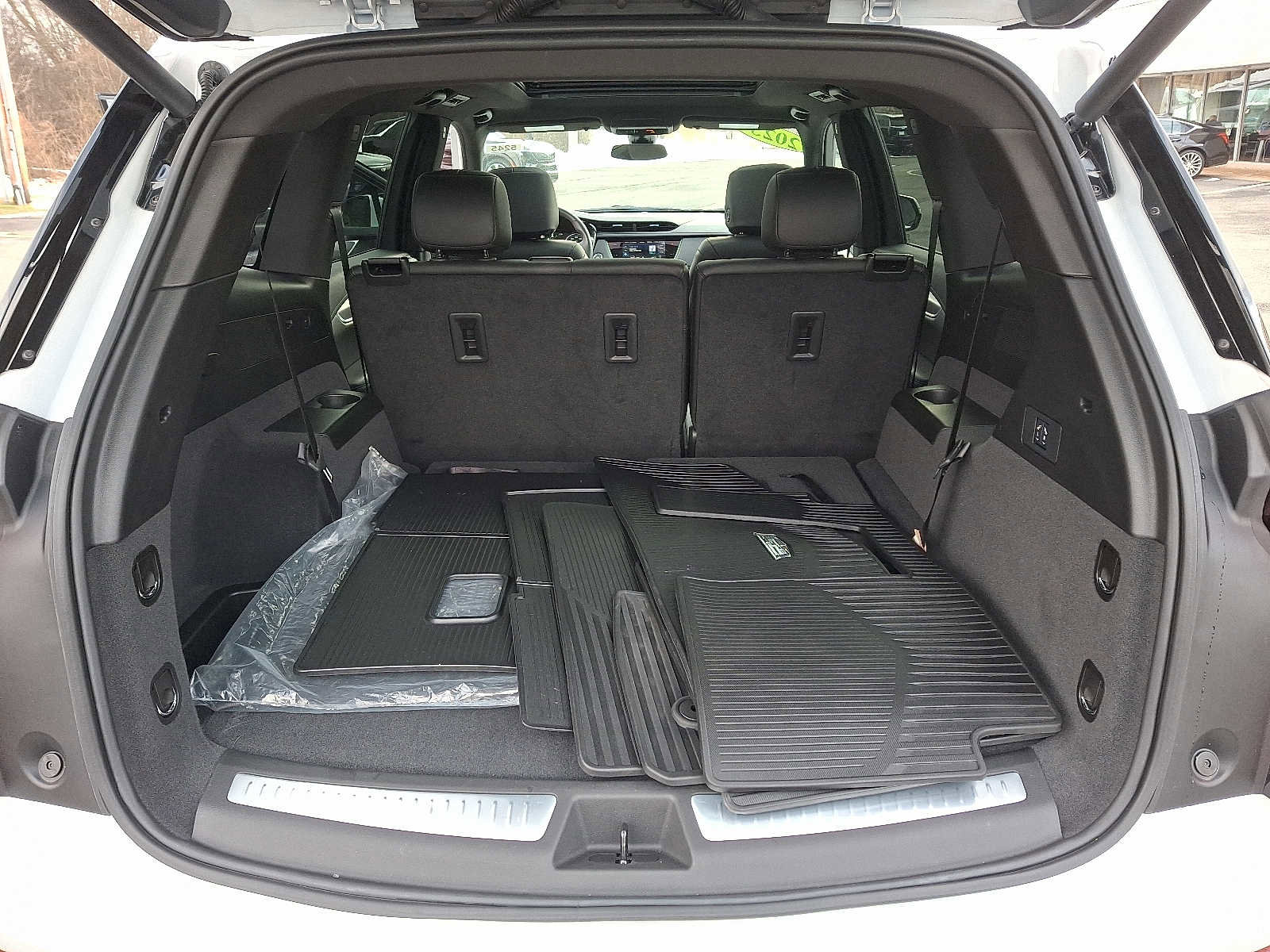 Used 2025 Cadillac XT6 Luxury image 28