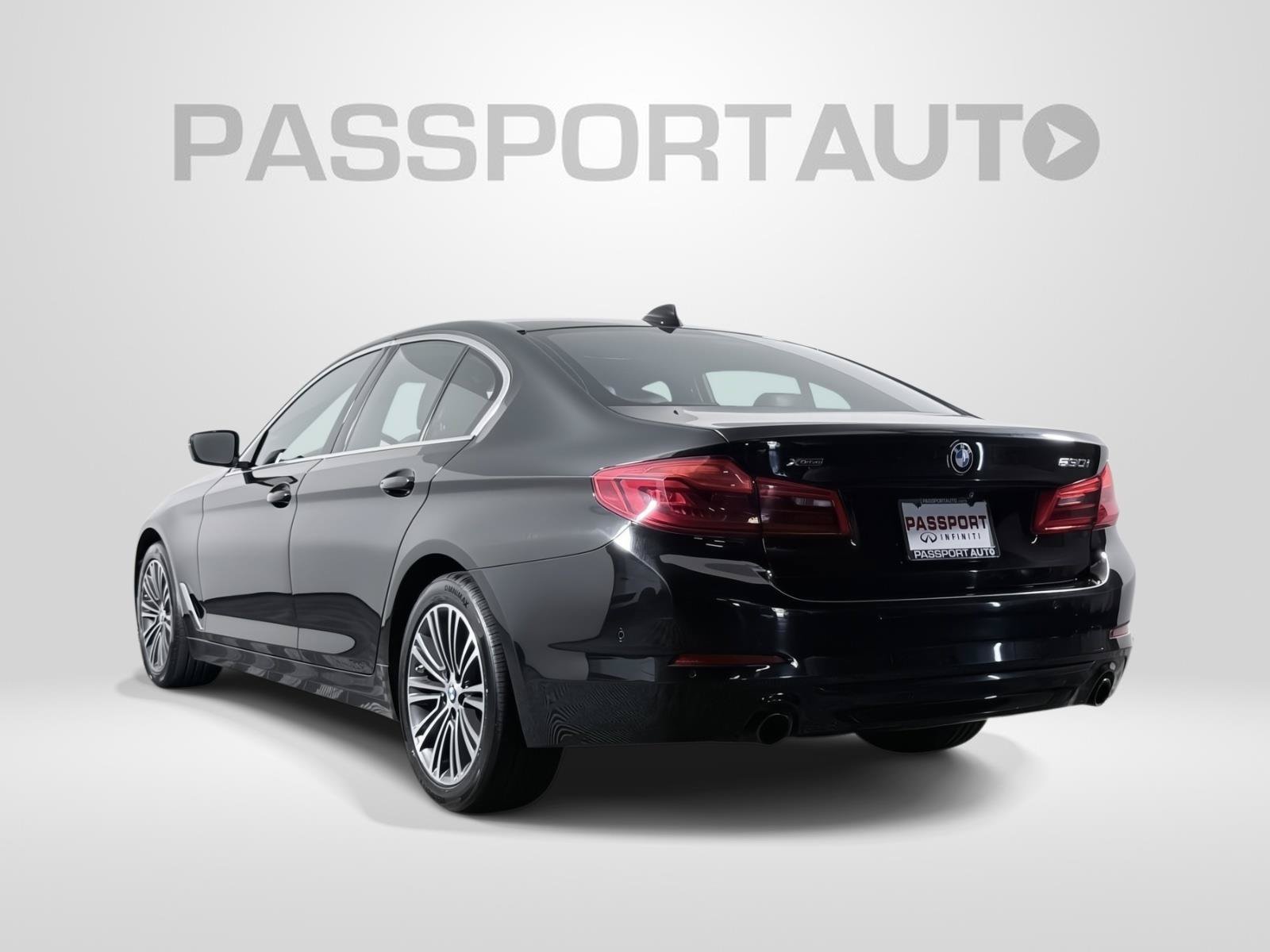 Used 2019 BMW 530i xDrive w/ Convenience Package AWD/4WD image 4