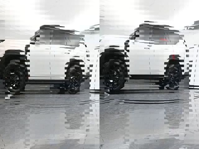 Used 2025 Nissan Armada PRO-4X image 30