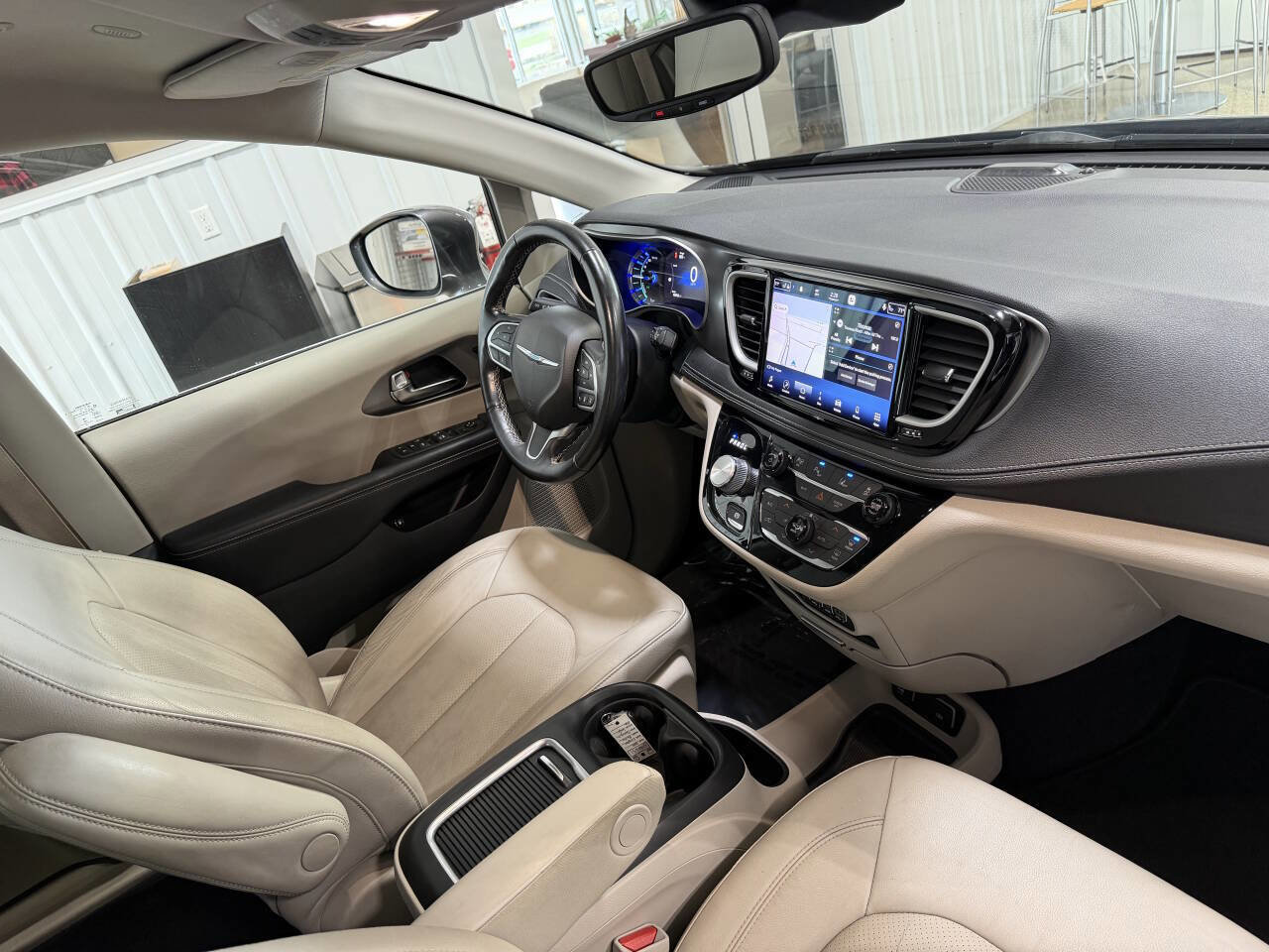 Used 2021 Chrysler Pacifica Touring-L FWD image 33