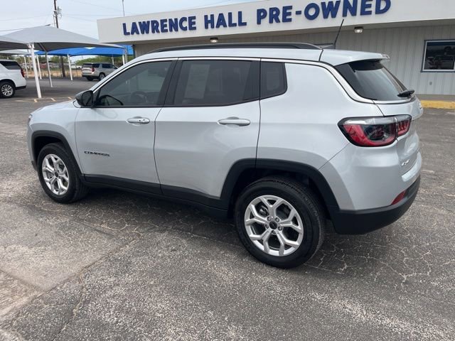 Used 2025 Jeep Compass Latitude AWD/4WD image 6