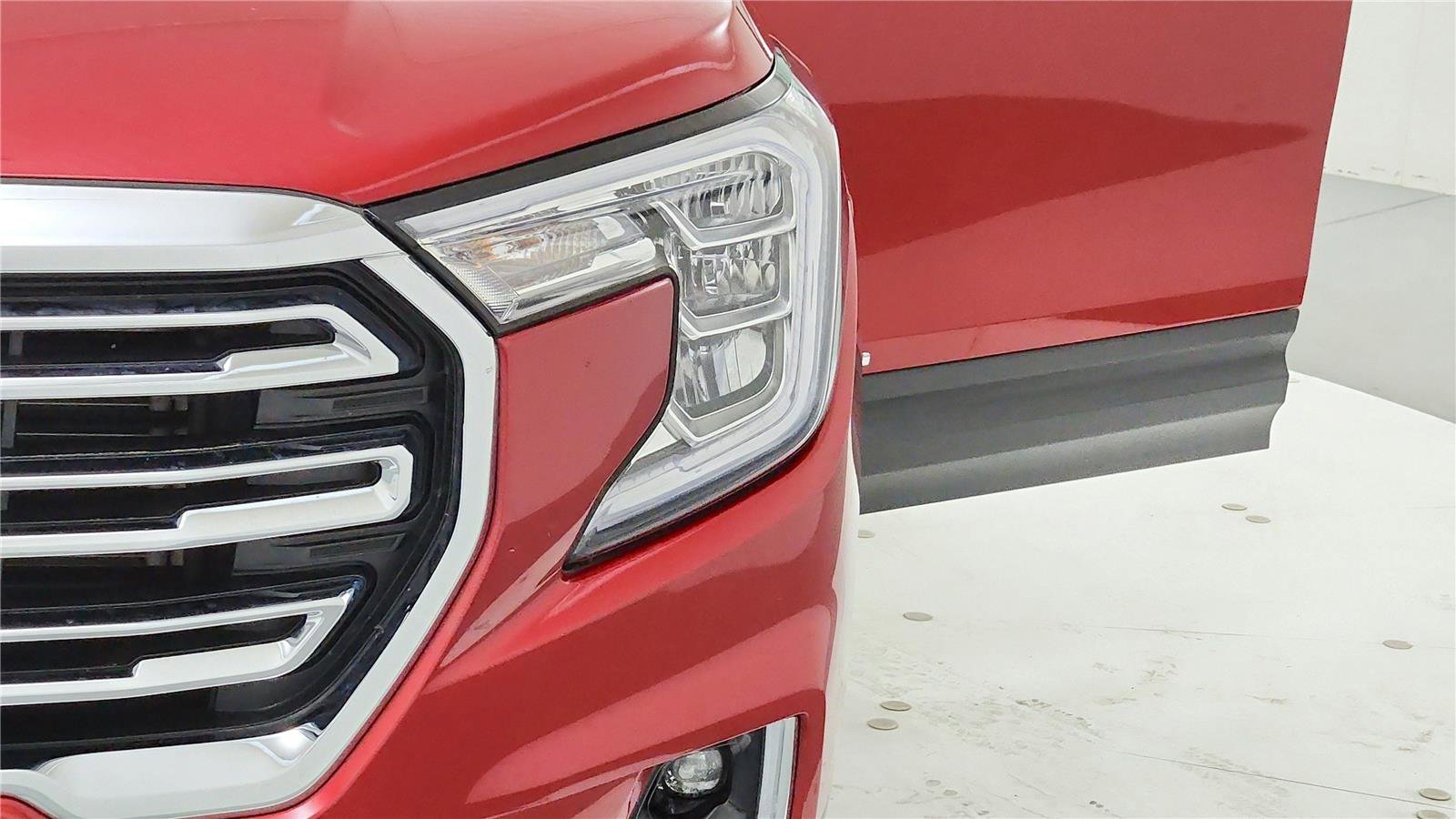 Used 2024 GMC Terrain SLT w/ Infotainment Package II image 23