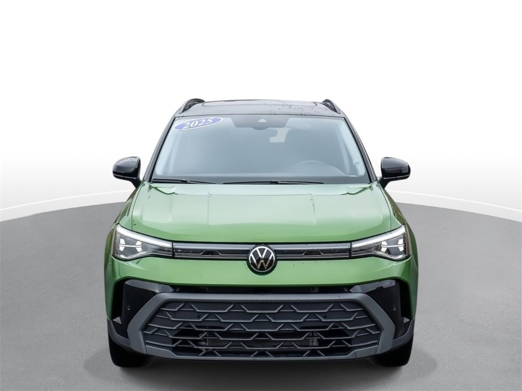Used 2025 Volkswagen Taos SE image 3