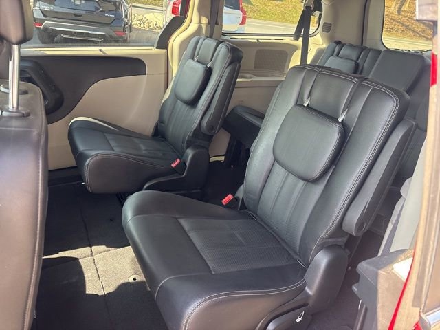 Used 2015 Chrysler Town & Country Touring-L w/ Driver Convenience Group FWD image 12