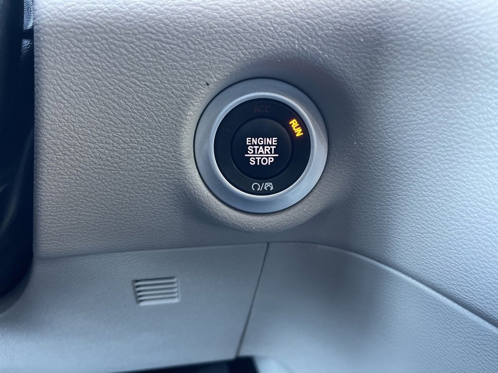 Used 2024 Chrysler Pacifica Touring-L image 13