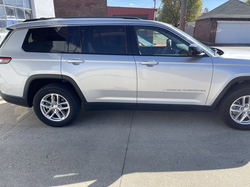 Used 2024 Jeep Grand Cherokee L Laredo image 2