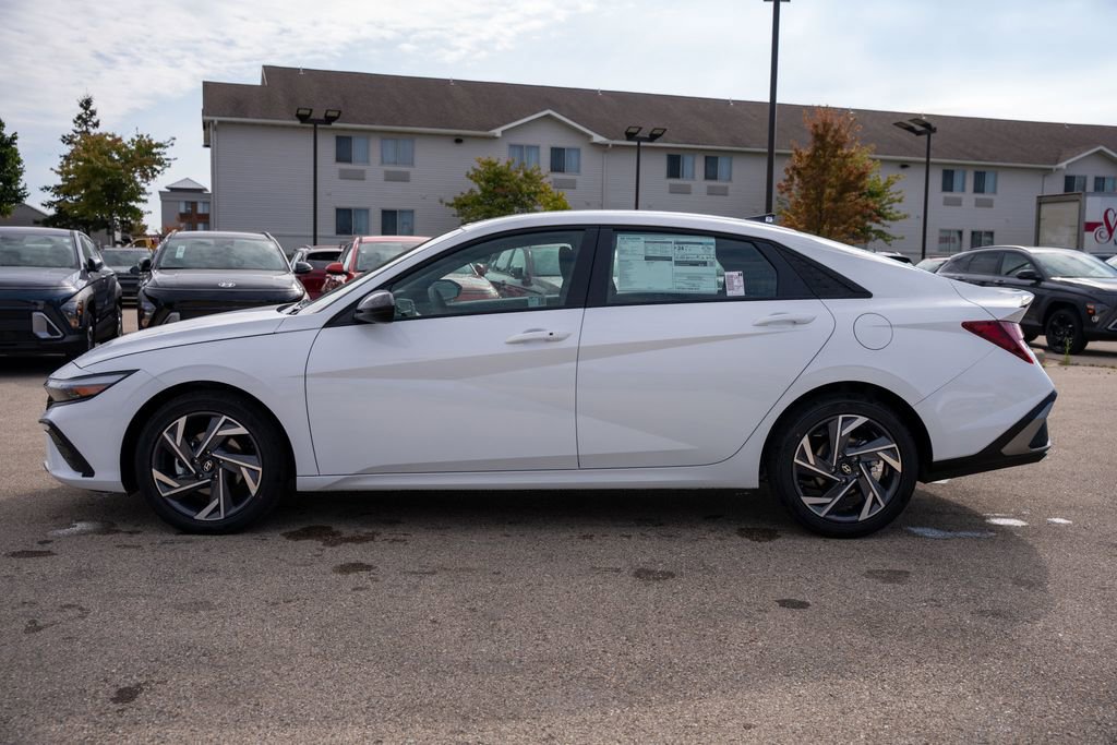 New 2025 Hyundai Elantra Sport image 4