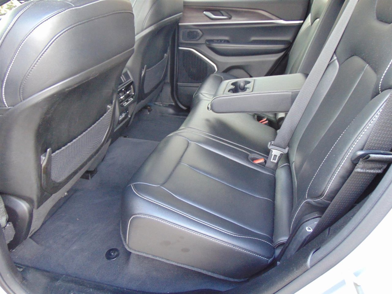 Used 2023 Jeep Grand Cherokee 4WD 4xe image 15