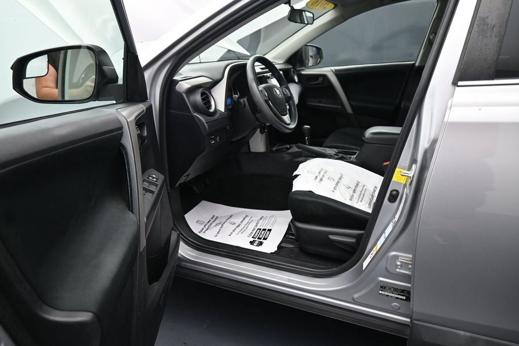 Used 2016 Toyota RAV4 LE AWD/4WD image 15