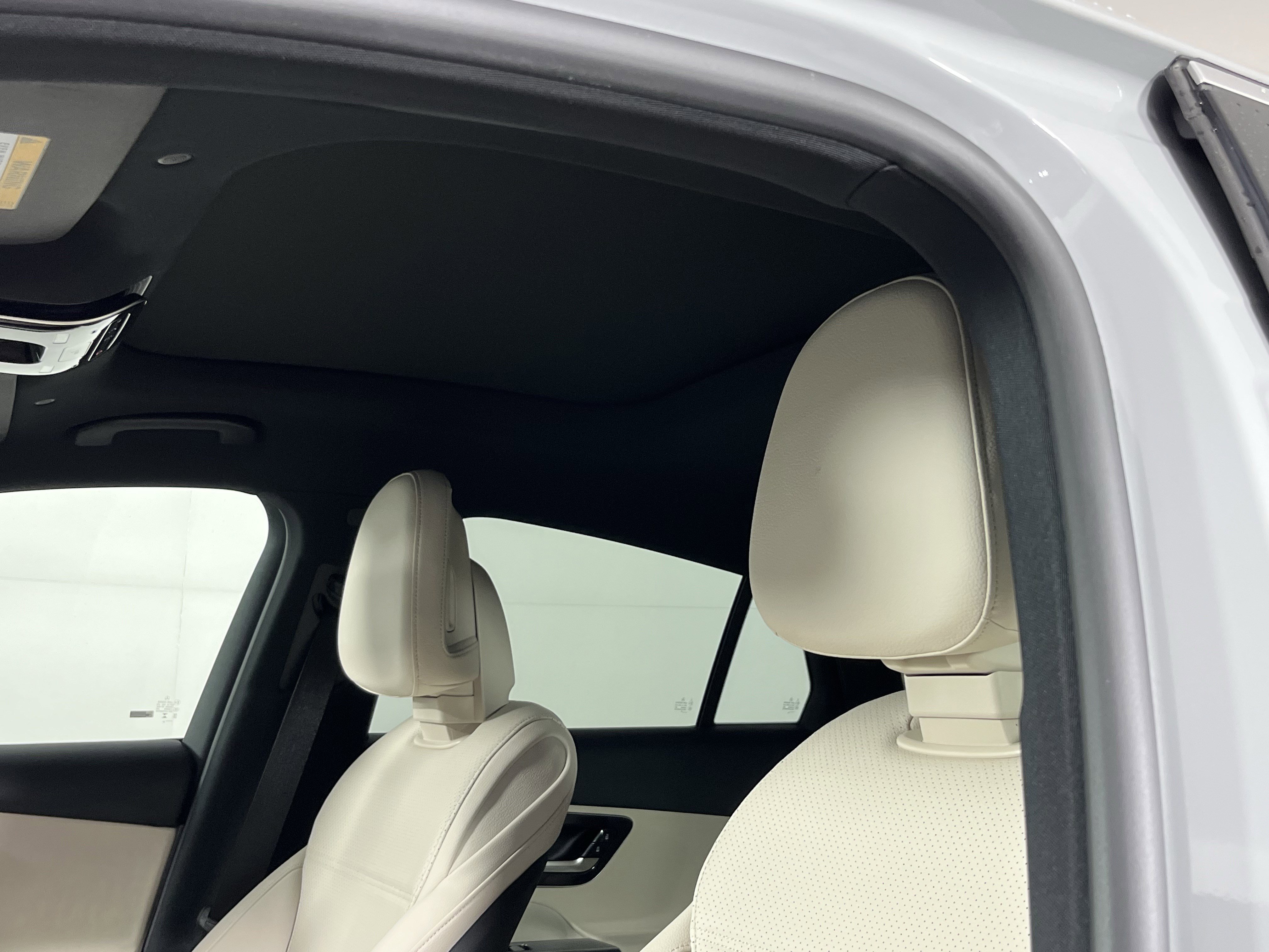 Used 2025 Mercedes-Benz GLC 300 4MATIC image 16