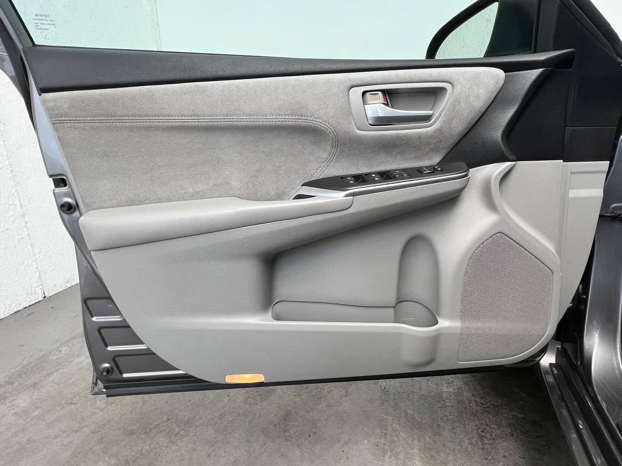 Used 2015 Toyota Camry XSE w/ Moonroof Package FWD image 7