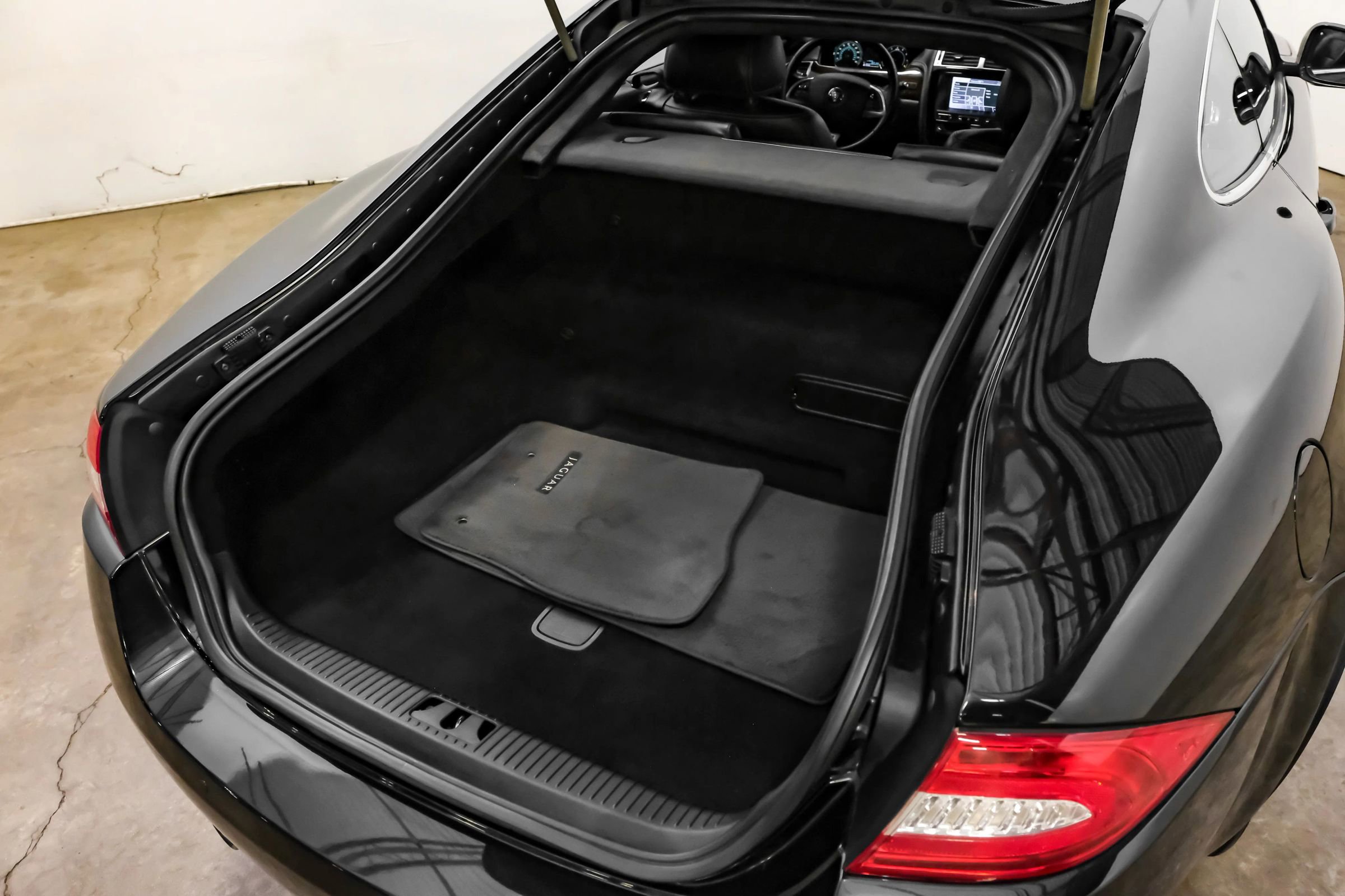 Used 2014 Jaguar XK Coupe RWD image 30