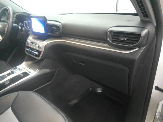 Used 2023 Ford Explorer XLT w/ Equipment Group 202A image 7