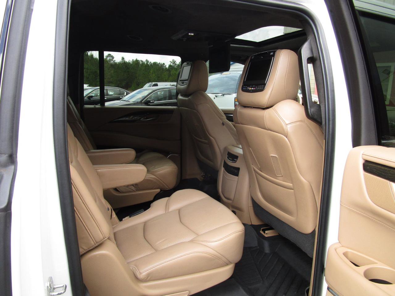 Used 2019 Cadillac Escalade ESV Platinum image 30