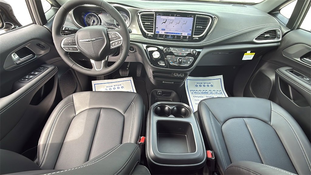 New 2025 Chrysler Pacifica Select image 13