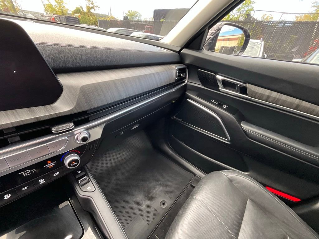 Used 2023 Kia Telluride SX image 17