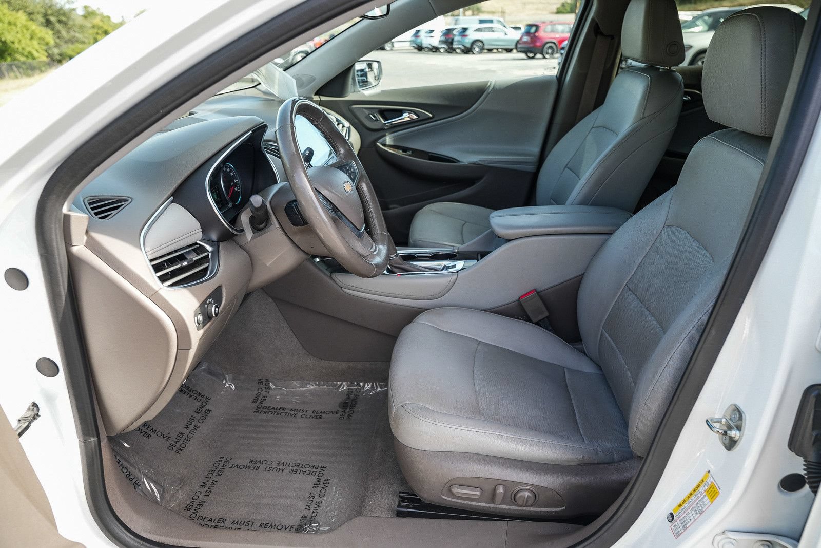 Used 2018 Chevrolet Malibu Premier w/ Premier Sun and Wheel Package FWD image 17