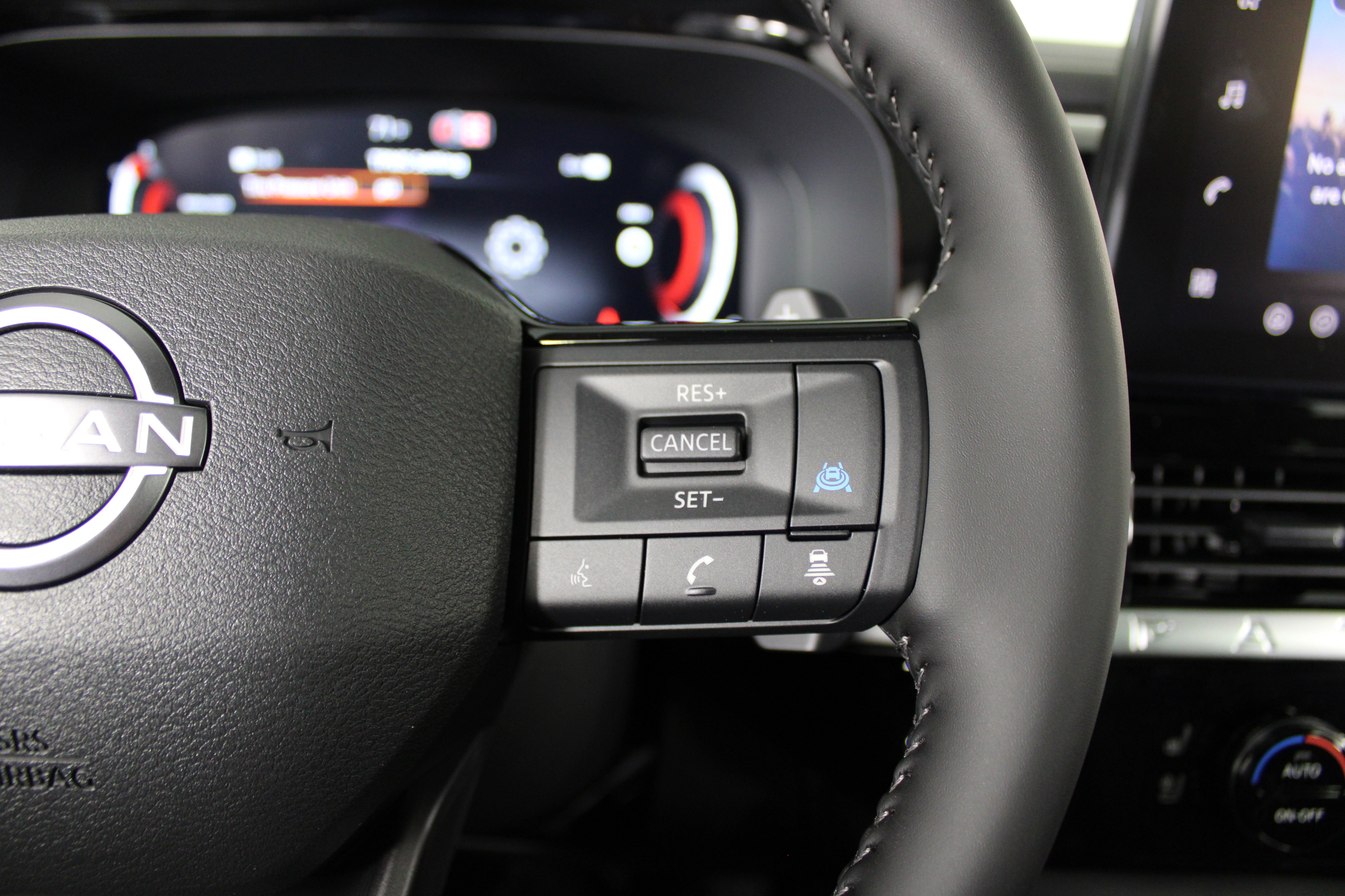 New 2026 Nissan Pathfinder Platinum image 14