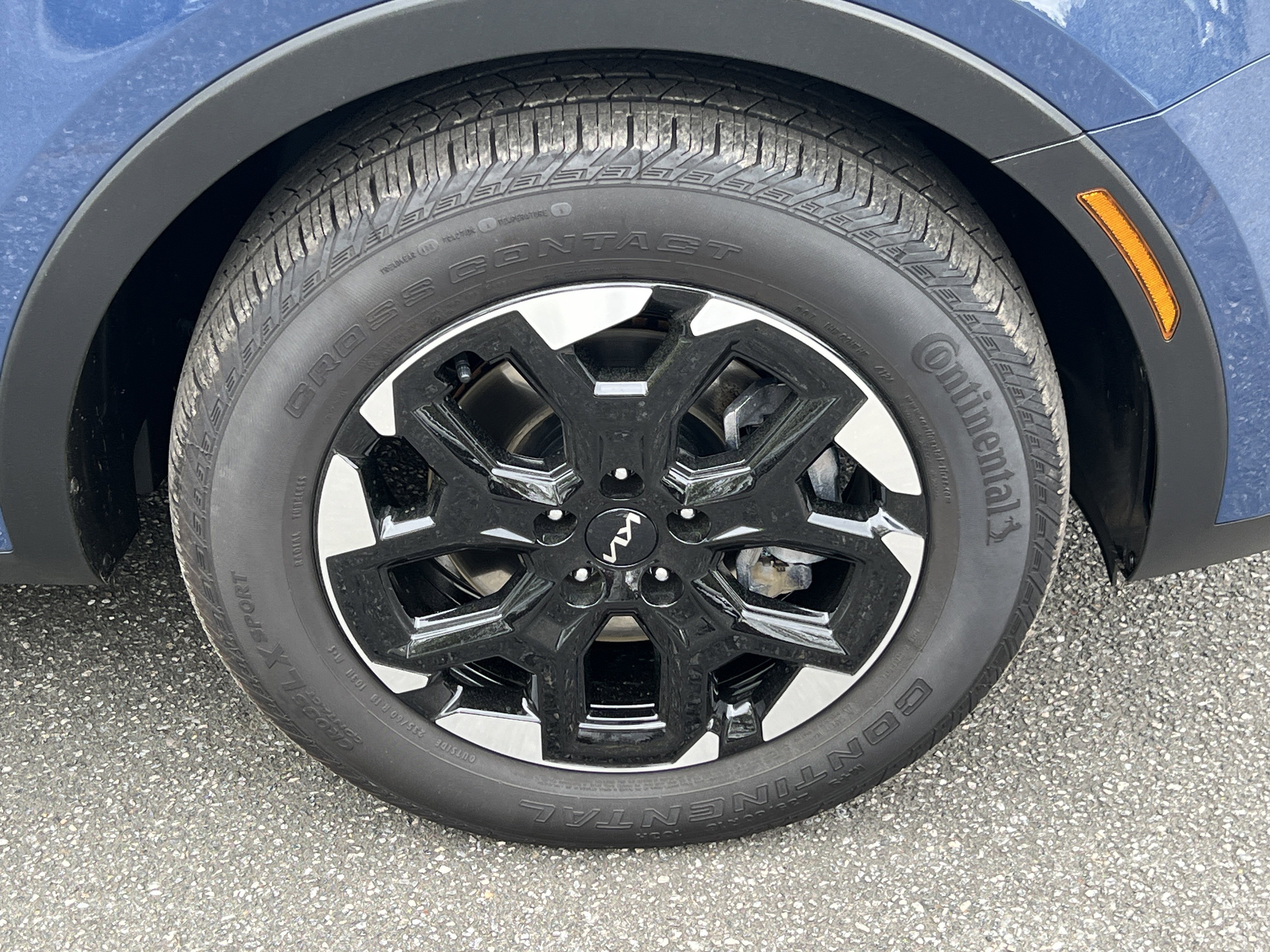 Certified 2025 Kia Sorento S w/ Panoramic Sunroof Package image 12