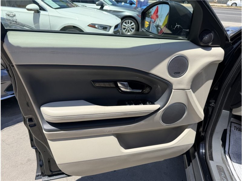 Used 2018 Land Rover Range Rover Evoque HSE Dynamic AWD/4WD image 14