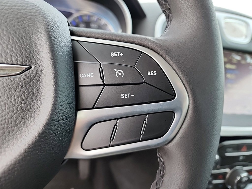 Used 2023 Chrysler 300 Touring w/ Sport Appearance Package image 8