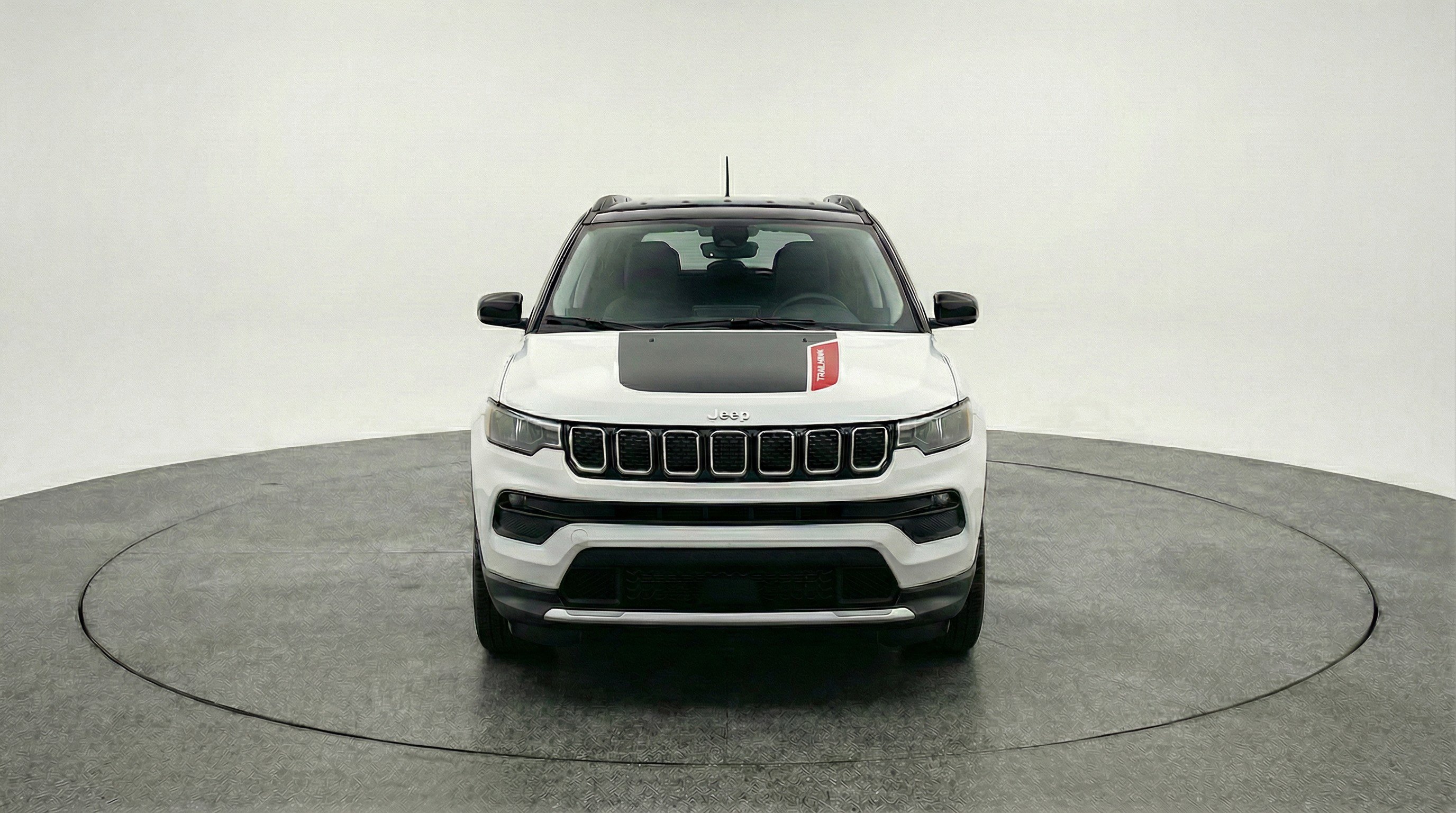 Used 2025 Jeep Compass Trailhawk AWD/4WD image 2