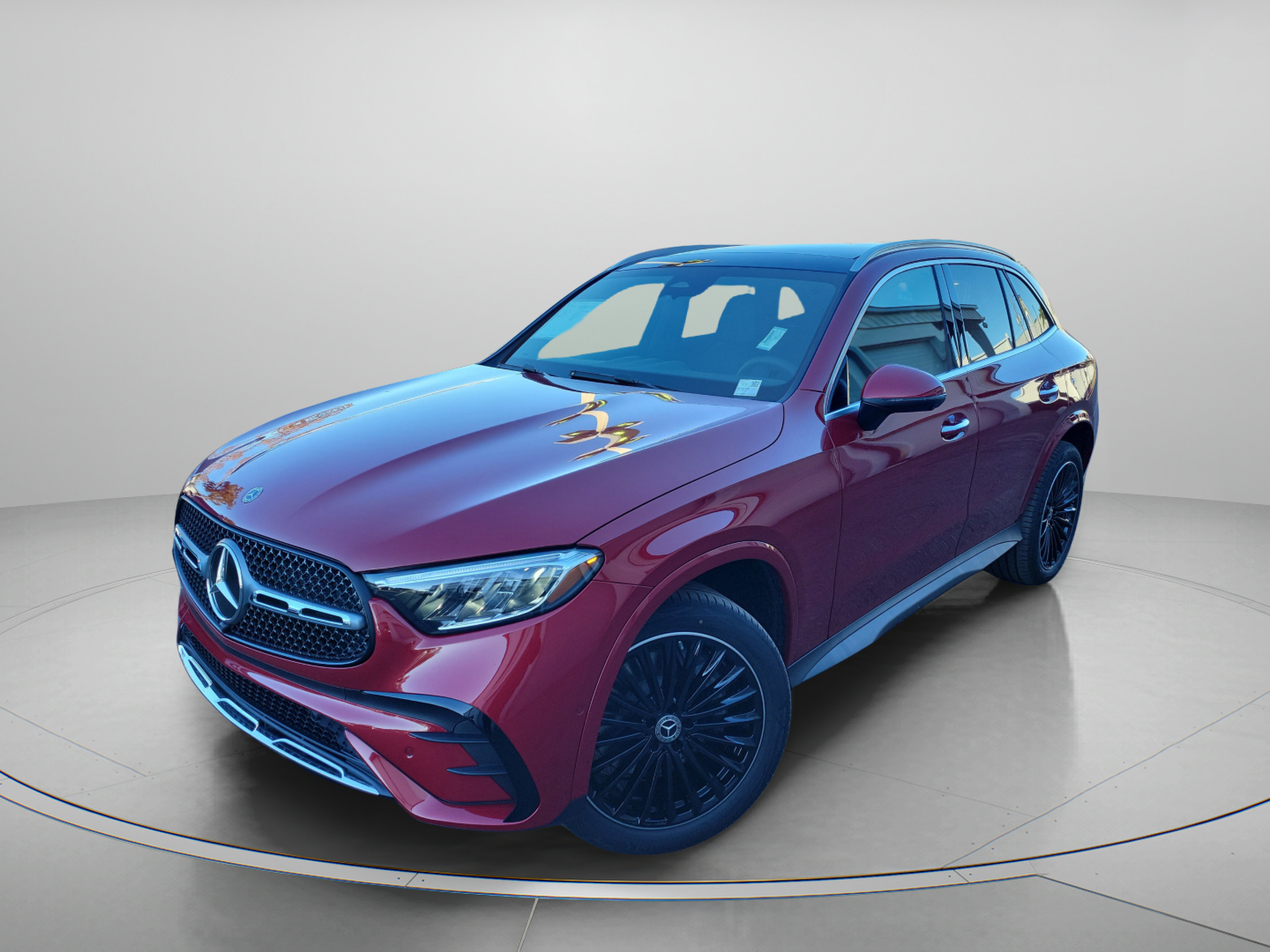 Used 2026 Mercedes-Benz GLC 300 image 2