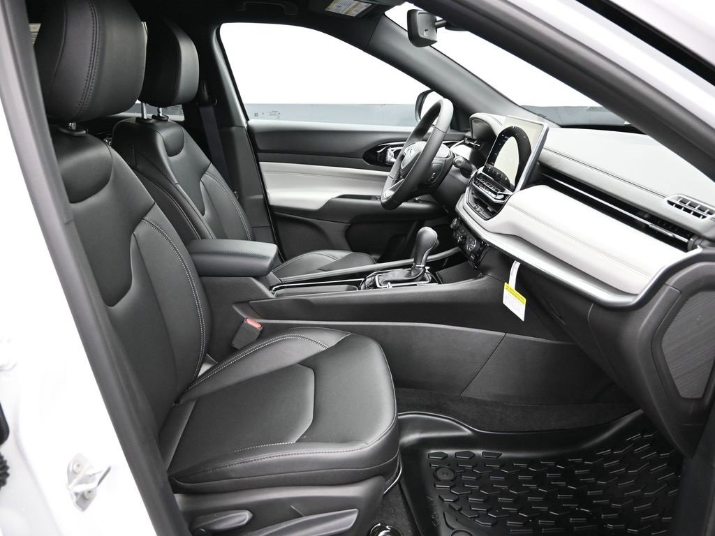 Certified 2025 Jeep Compass Limited image 19