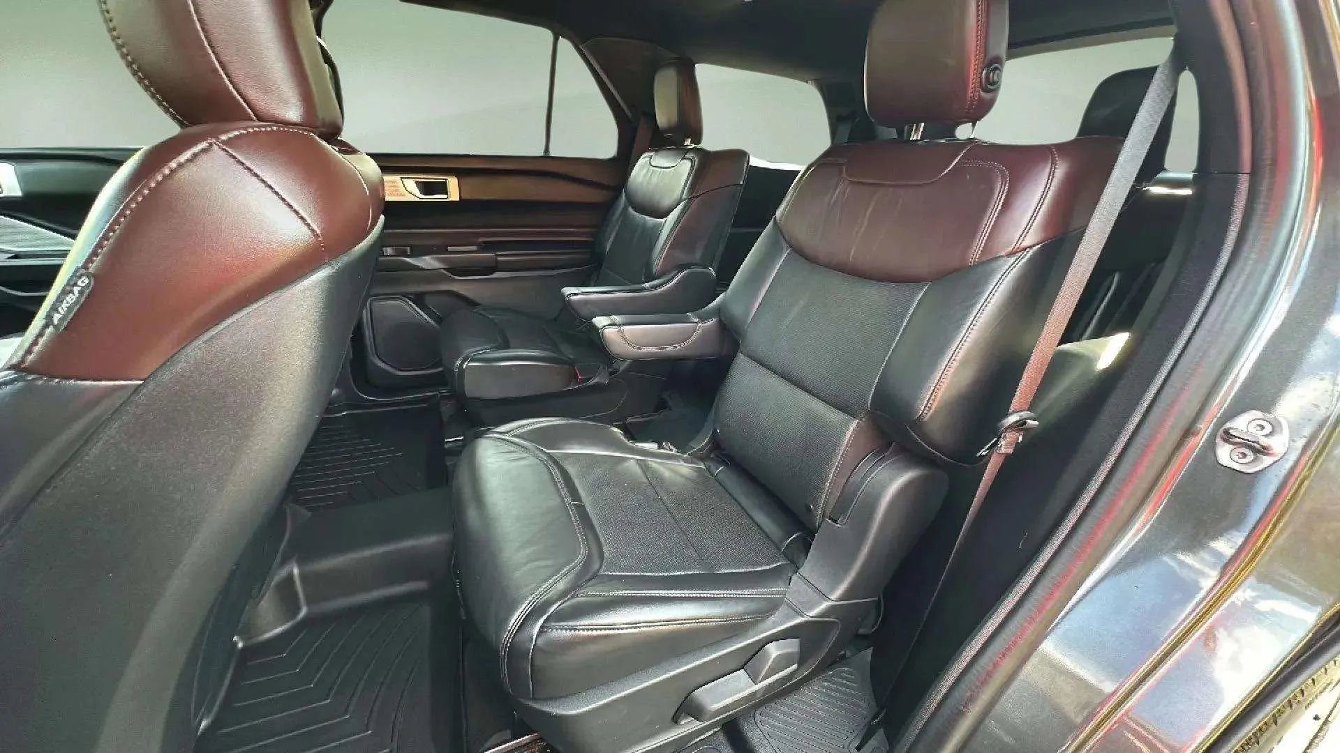 Used 2020 Ford Explorer Platinum w/ Premium Technology Package image 21