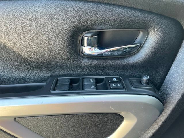 Used 2018 Nissan Titan SV w/ SV Convenience Package AWD/4WD image 11