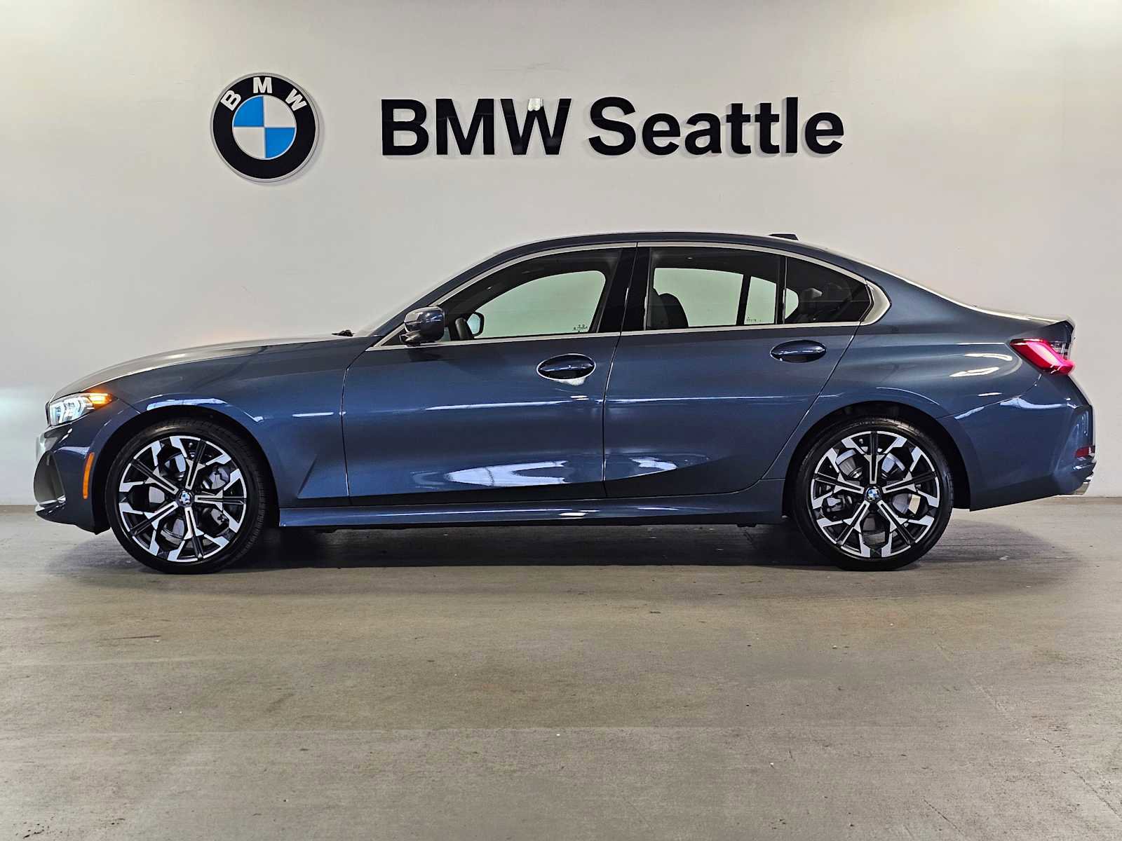 Certified 2025 BMW 330i xDrive Sedan w/ Convenience Package AWD/4WD image 3