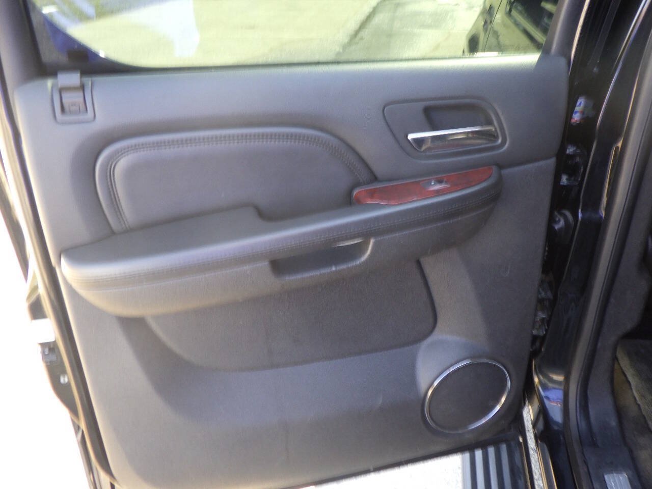 Used 2012 Cadillac Escalade ESV Premium AWD/4WD image 12