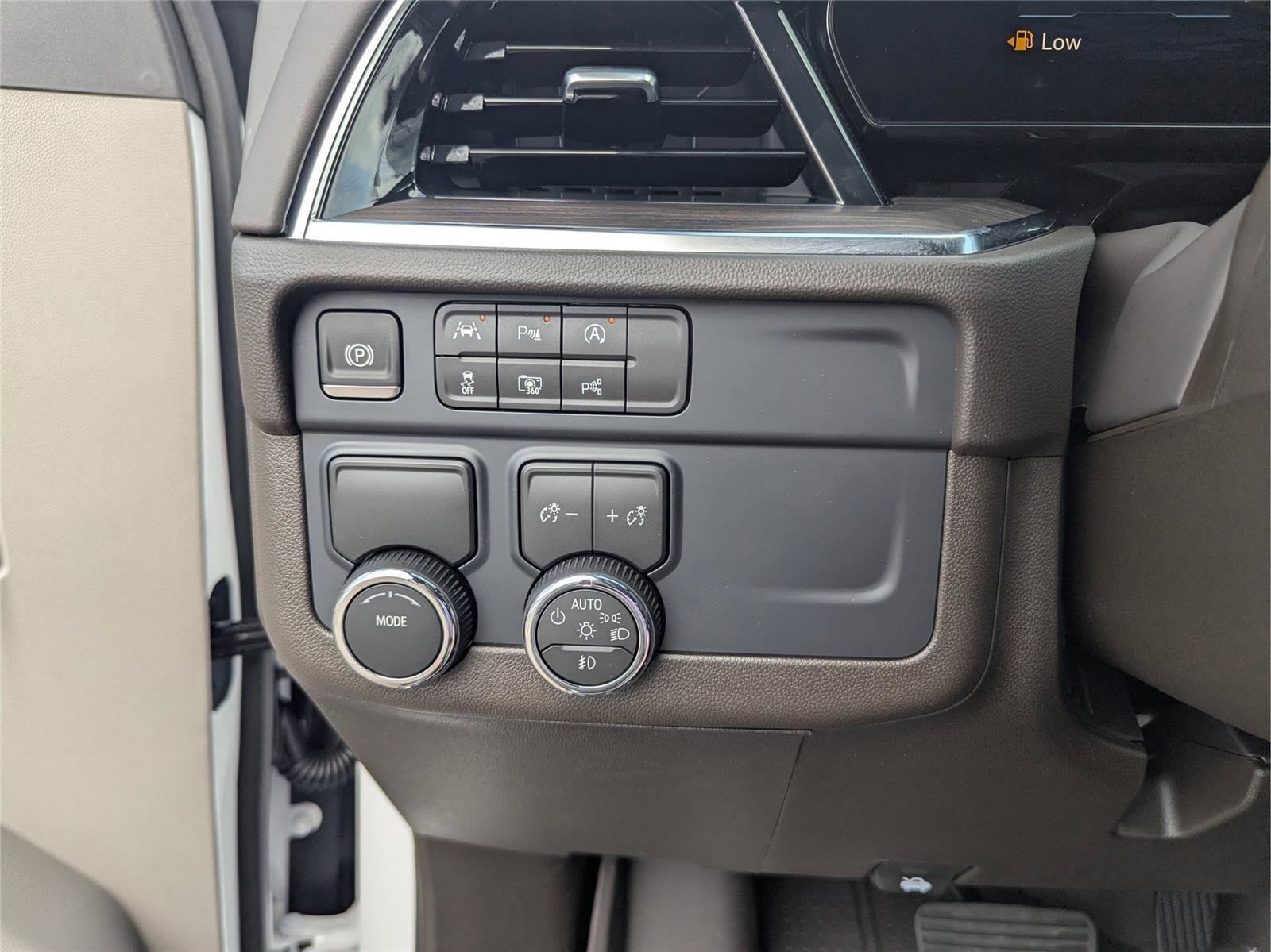 New 2026 Chevrolet Suburban LT w/ Comfort Package RWD image 10