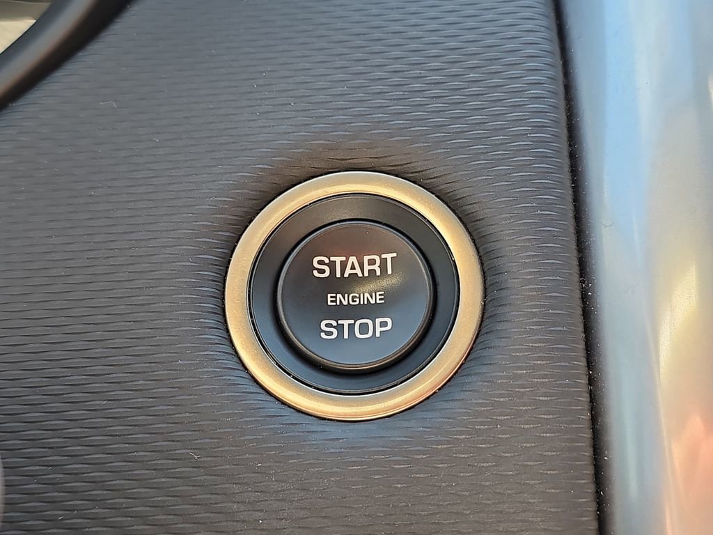 Certified 2024 Land Rover Discovery Dynamic SE AWD/4WD image 29