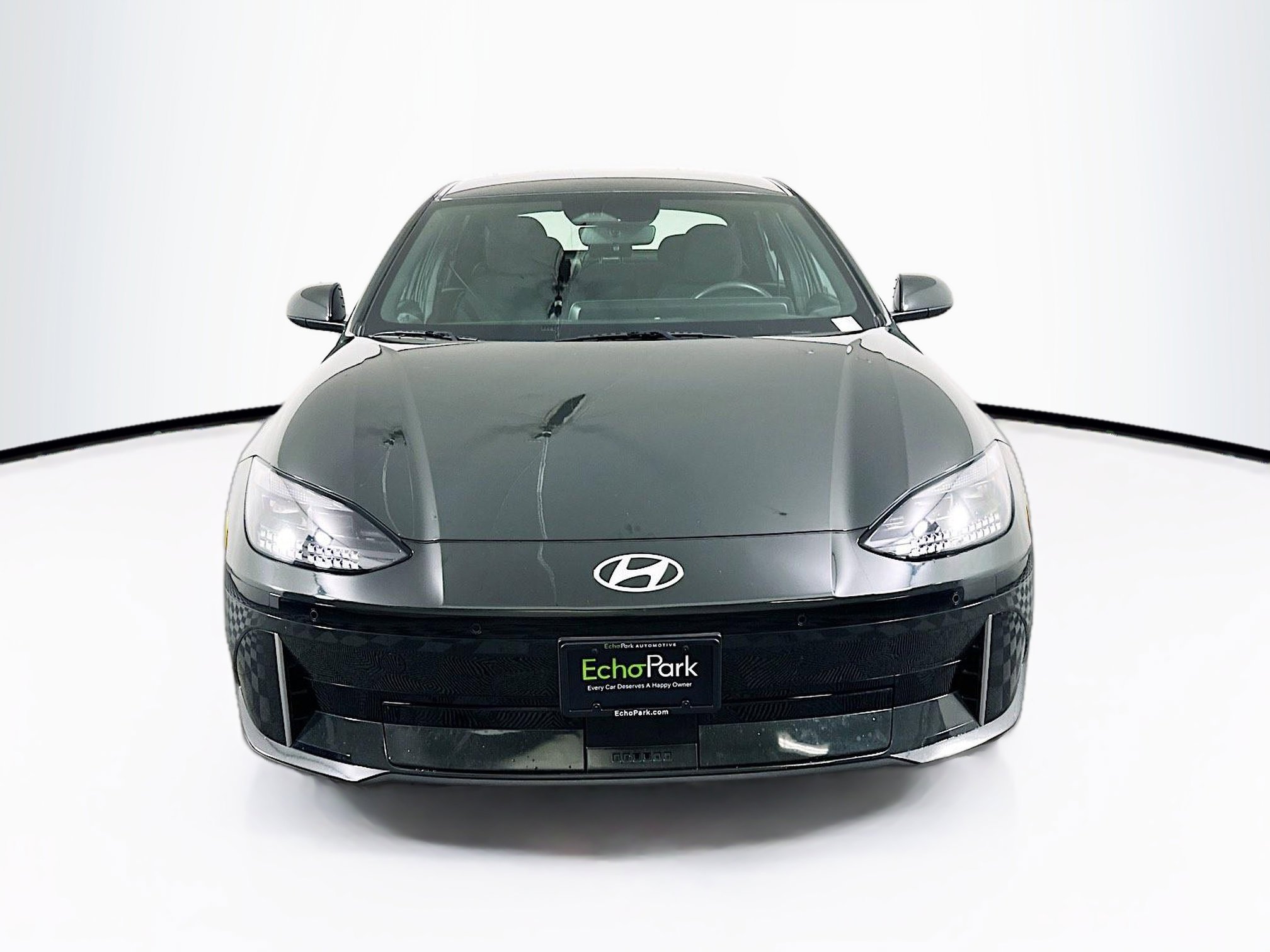 Used 2024 Hyundai Ioniq 6 SE RWD image 2