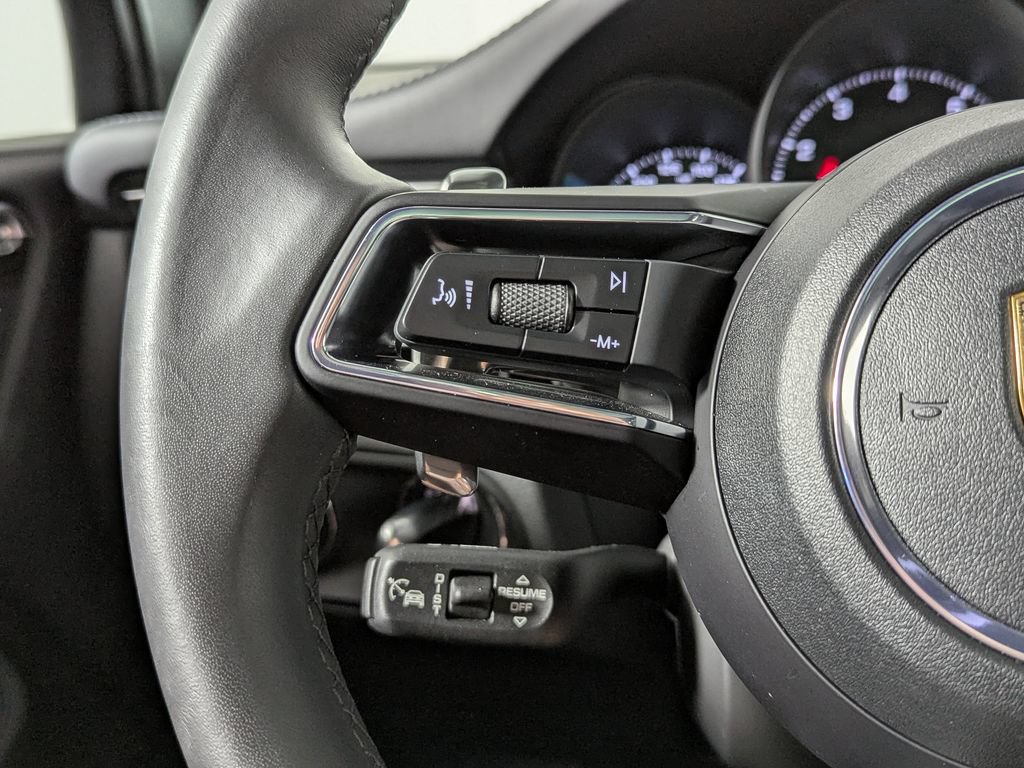 Used 2025 Porsche Macan AWD/4WD image 29