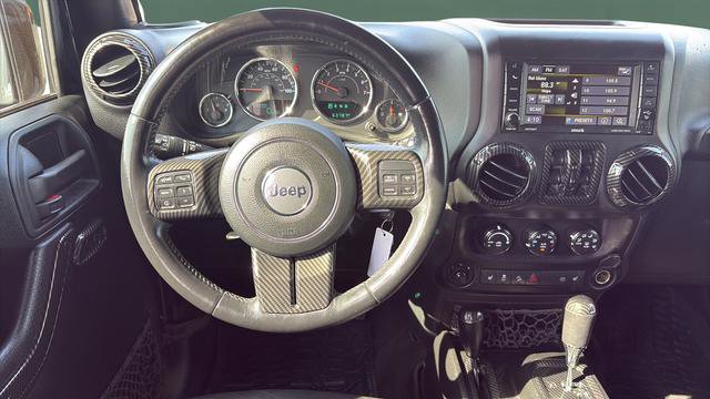 Used 2017 Jeep Wrangler Unlimited Rubicon w/ Connectivity Group image 18