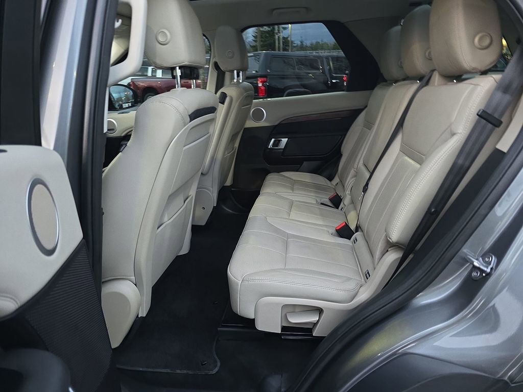 Used 2017 Land Rover Discovery HSE image 30